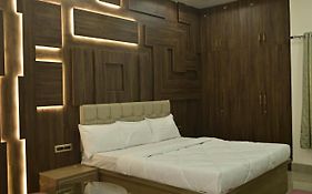 Hotel Crystal Raipur 3*